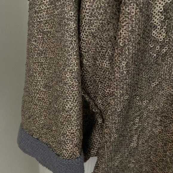 V neck sequin top. Xl. Anthropologie. Very nice top no flaws - Picture 2 of 5